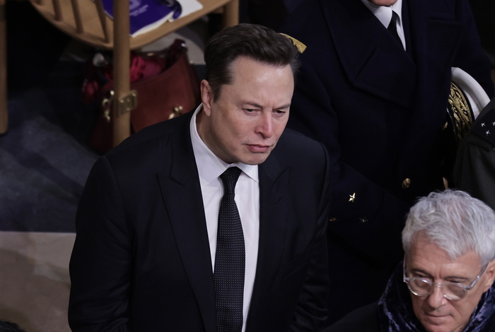 Elon Musk da record, è il primo a valere più di 400 miliardi