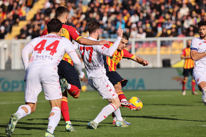 Lecce batte Monza 2-1, i salentini vincono lo scontro salvezza