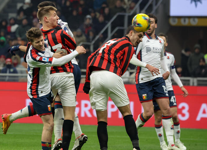 Milan bloccato 0-0 in casa dal Genoa, contestazione dei tifosi