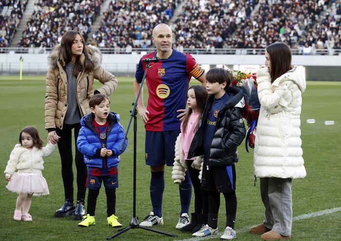 A Tokyo l'ultima di Iniesta in campo, davanti a 45mila tifosi