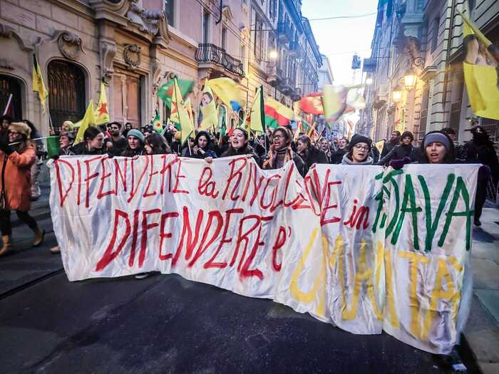 A Torino un corteo in difesa del Rojava, il nord-est della Siria