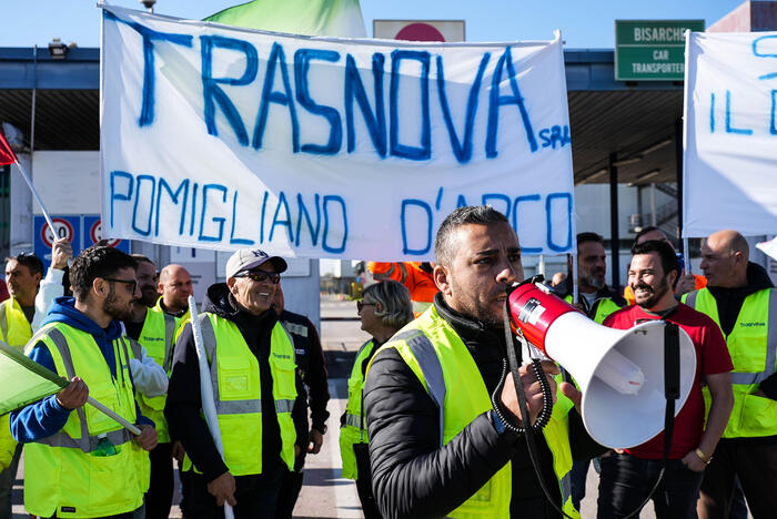 Stellantis, le opposizioni: 'Elkann chiarisca quali azioni intenda intraprendere per tutelare l'Italia'