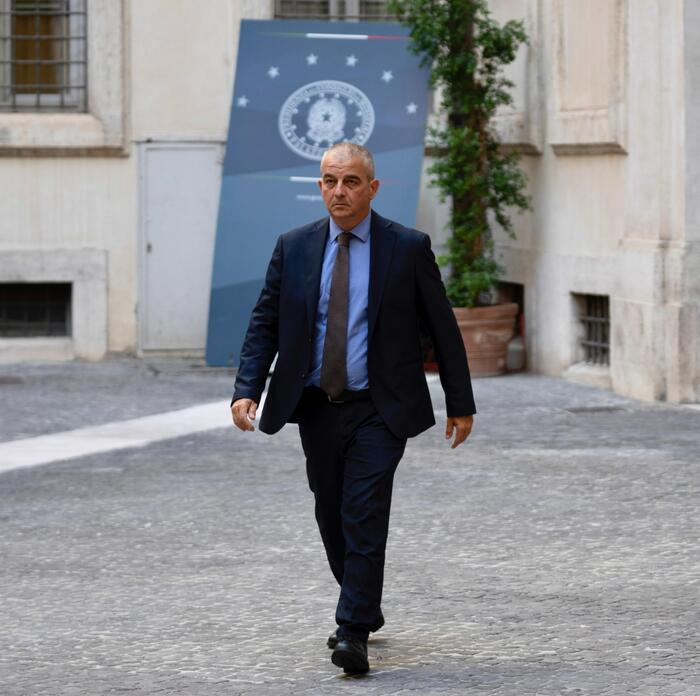 Fazzolari, sul terzo mandato valutiamo di impugnare legge