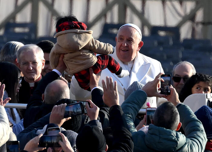 Il Papa: 'No alle omelie lunghe, massimo 10 minuti'