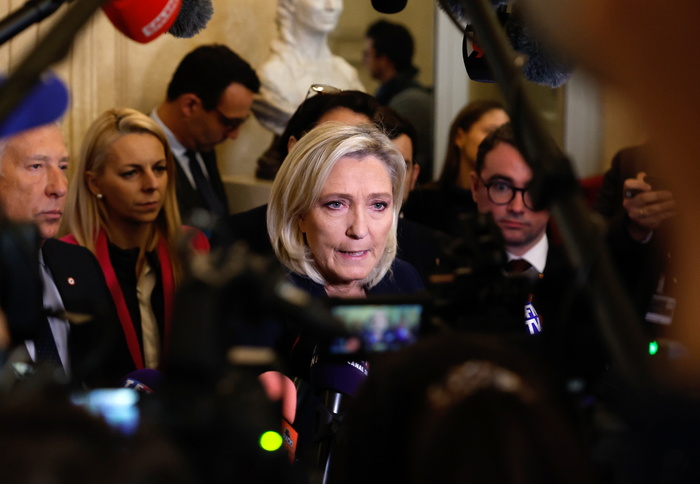 Francia, Le Pen ai deputati: ‘E’ la fine di un governo effimero’ – Notizie – Ansa.it