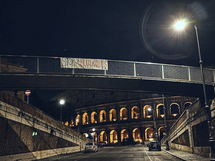 Roma: Striscione “Stop massacro Donbass” – Ansa.it