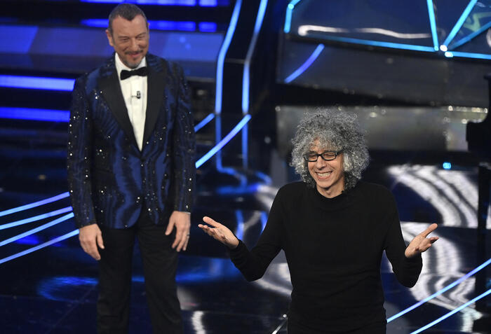 Sanremo 2024: Giovanni Allevi and John Travolta Take the Stage – Order of Performances & Surprise Appearances