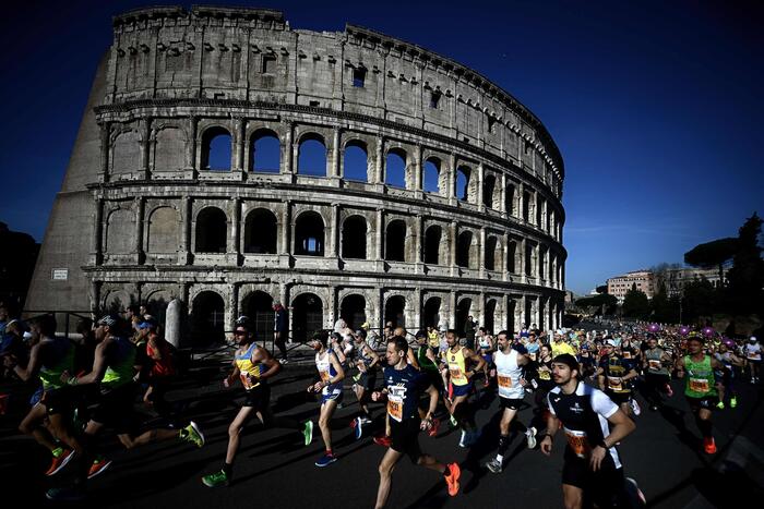 La maratona di Roma è keniana, vincono Rutto con il record e Lagat