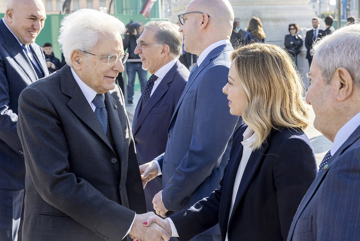 Unità D'Italia:Mattarella Depone Una Corona Al Milite Ignoto ...