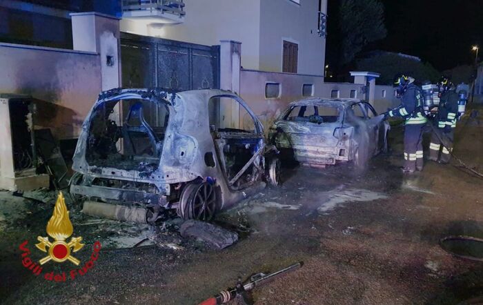 Due auto a fuoco nella notte a Olbia, indagano i carabinieri – Notizie