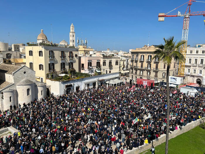 Solidarietà al Sindaco. Decaro: ‘Non ci facciamo ricattare’ – Notizie – Ansa.it