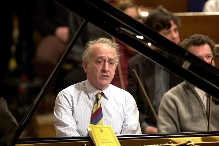 Maurizio Pollini, addio ad una leggenda del pianoforte – Musica – Ansa.it