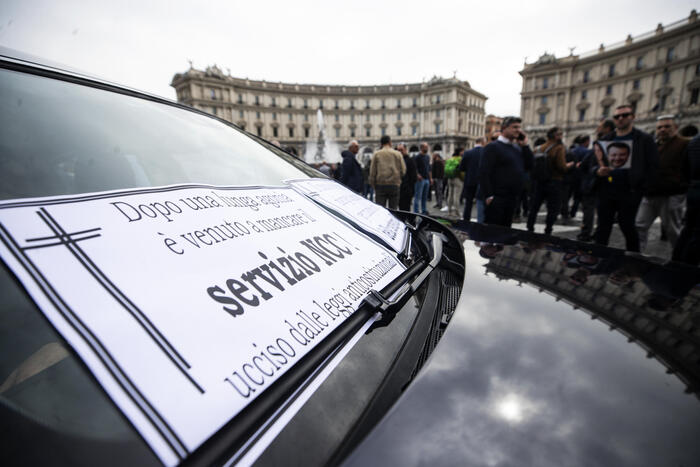 Protesta degli Ncc a Roma, ‘contro il decreto Salvini’ – Notizie – Ansa.it