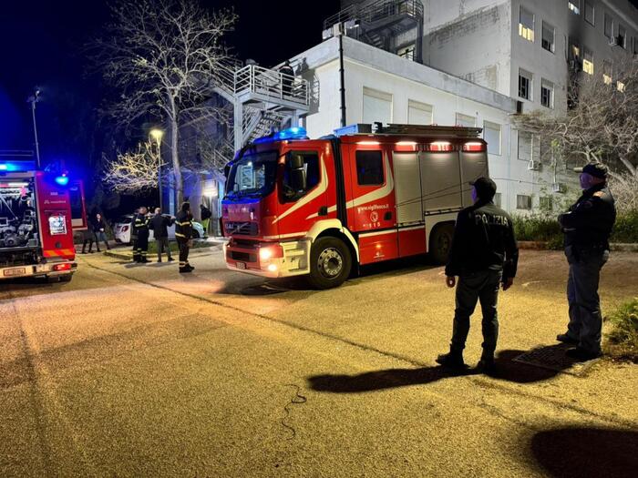 Sigaretta scatena l’incendio in ospedale, muore un paziente – Notizie – Ansa.it