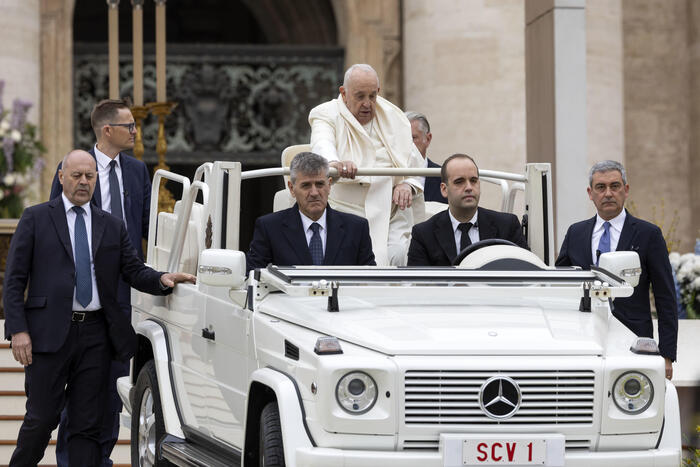 Pope gets first electric 'Popemobile' from Mercedes