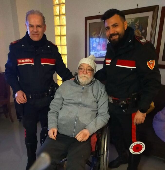 Chiede Aiuto Per Il Marito Disabile, Soccorsa Dai Carabinieri - Notizie ...