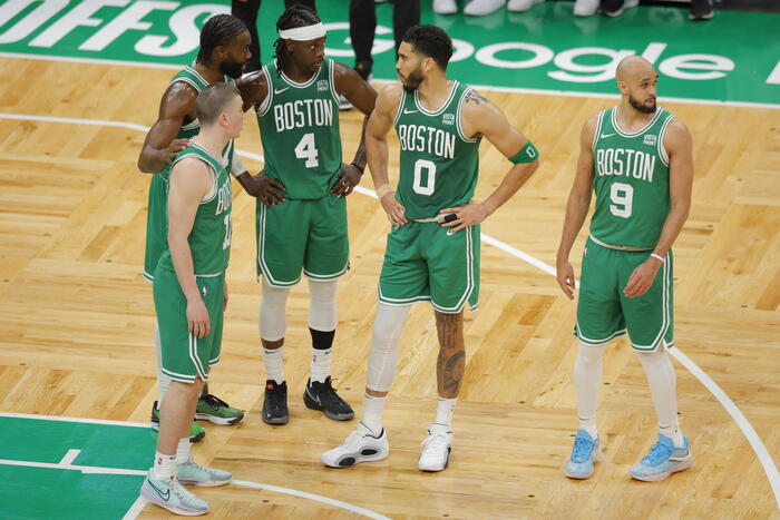 Playoff Nba, Boston batte Indiana e vola in finale