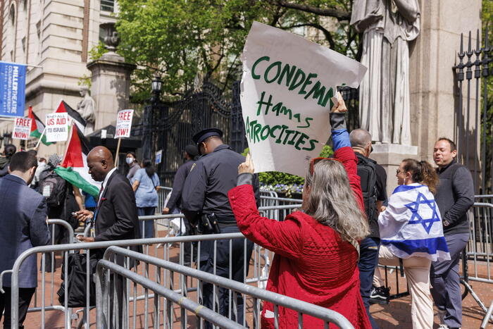 Columbia, la polizia rimanga nel campus fino al 17 maggio