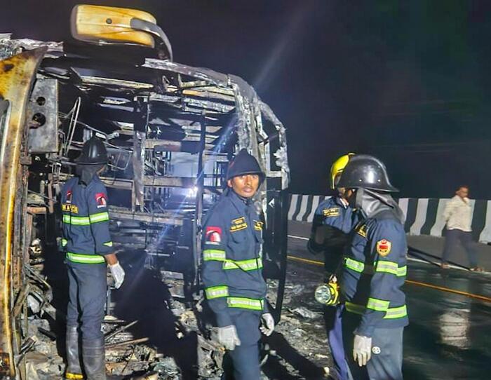India: autobus in fiamme, otto morti e oltre 20 feriti
