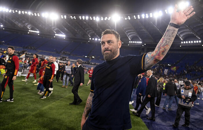 Soccer: Roma sack De Rossi as coach