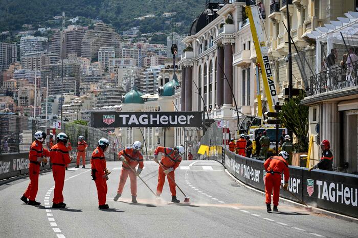 F1: bandiera rossa a Montecarlo, Leclerc era scattato in testa