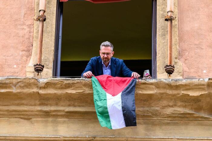 Bologna town hall flies Palestinian flag