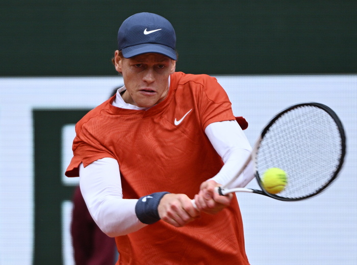 Tennis: Sinner through to last 16 at French Open