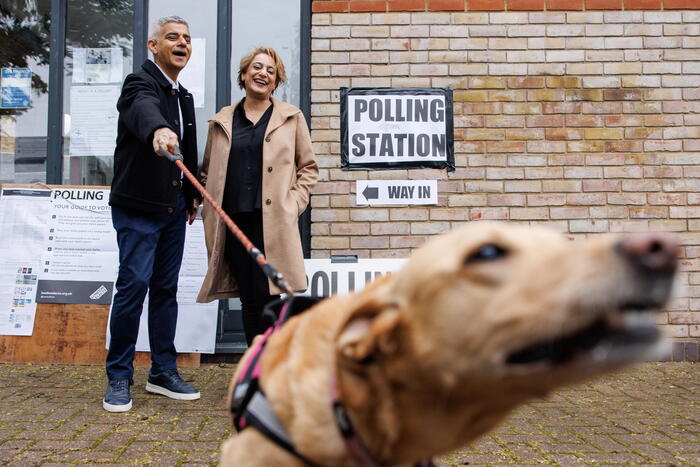 Il Labour vince anche a Londra, Khan confermato sindaco