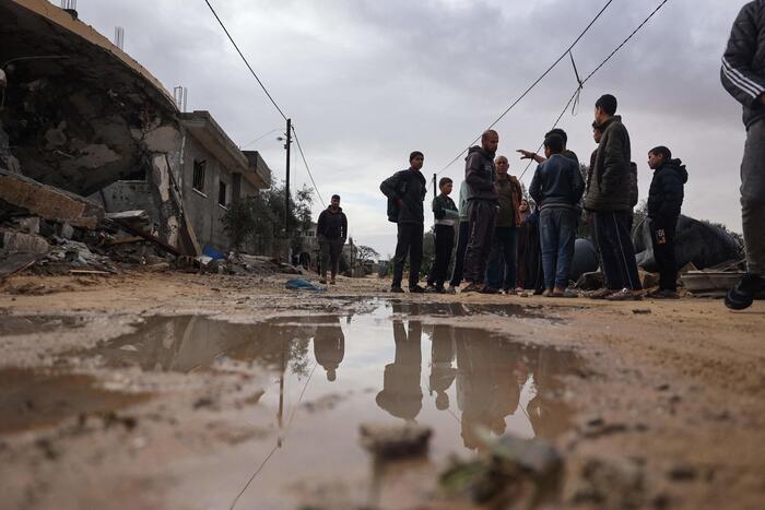 L'Idf ordina l'evacuazione da Rafah est. I palestinesi cominciano a fuggire dalla città