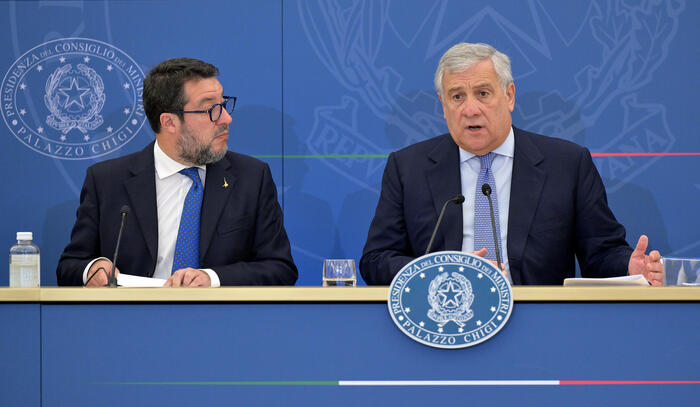 Manovra, la Lega: ‘Tassiamo gli extraprofitti delle banche’. Tajani: ‘Mai’ – Notizie – Ansa.it