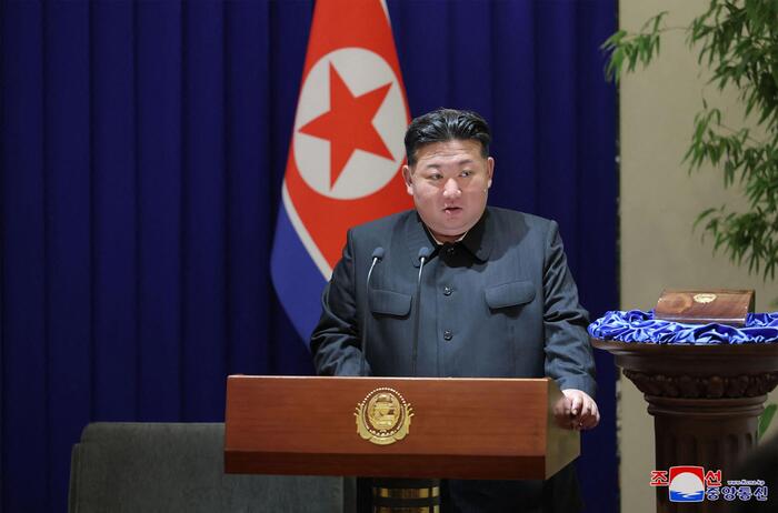Media di Seul: 'Kim vuole inviare personale in Ucraina'