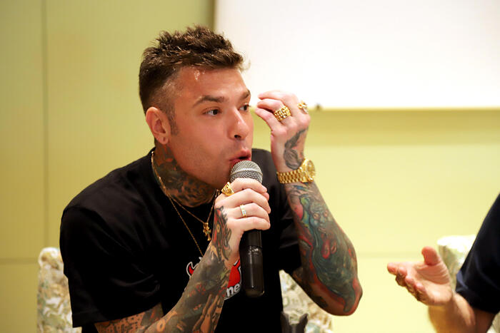 Fedez in ‘rapporti’ con il capo della curva del Milan – Notizie – Ansa.it