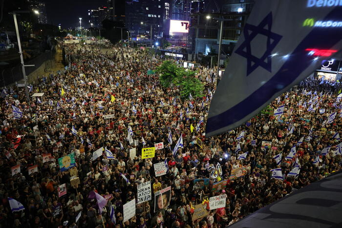 Migliaia in piazza per protestare contro il governo israeliano