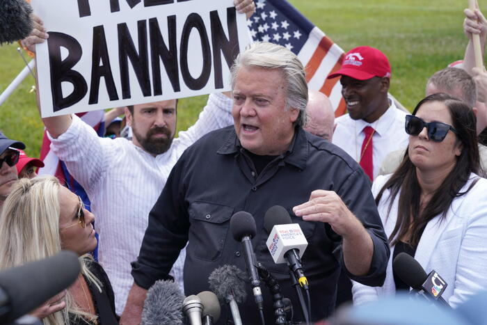 Truffa sui fondi per il muro del Messico, Bannon a processo a Ny