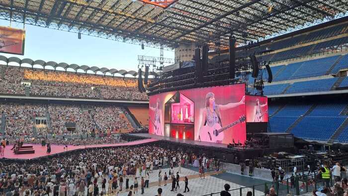 A San Siro show nello show dei fan di Taylor Swift – Primopiano – Ansa.it