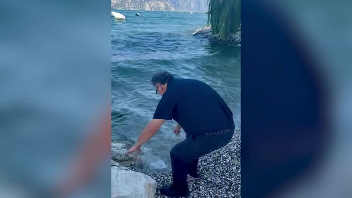 Il lago di Garda è sicuro? Il sindaco di Brenzone ne beve un bicchiere