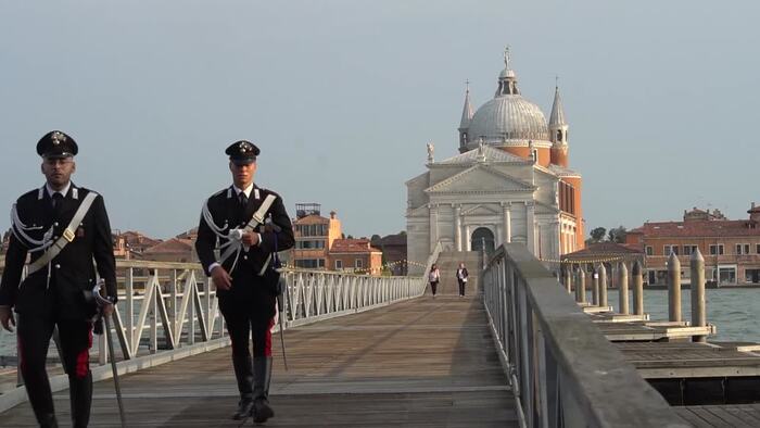 Inaugurato Il Ponte Votivo Per Il Redentore Brugnaro Contestato