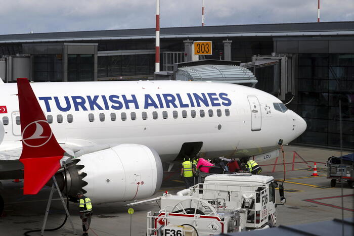 Pilota Turkish muore in volo, atterraggio d’emergenza a New York – Notizie – Ansa.it