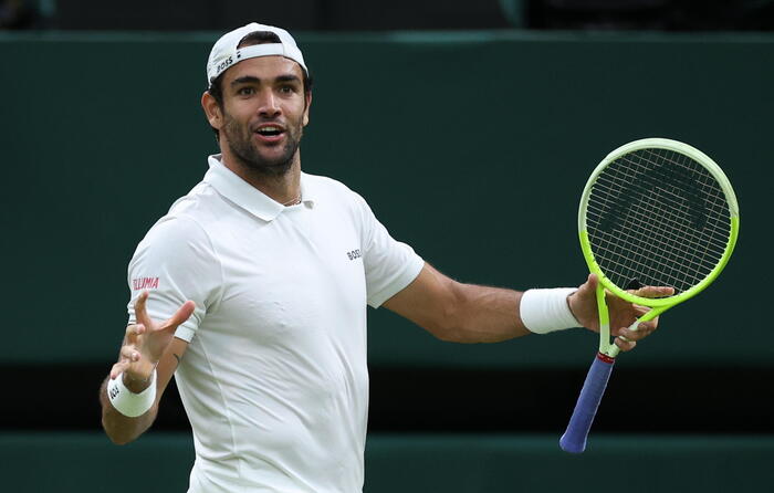 Wimbledon: in campo Sinner-Berrettini 2-1 (7-6/7-6/2-6/1/1) - DIRETTA