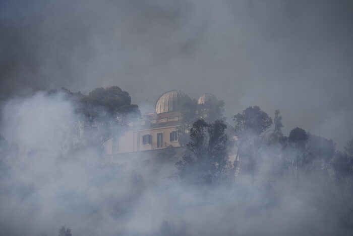 Large fire breaks out near Rome court