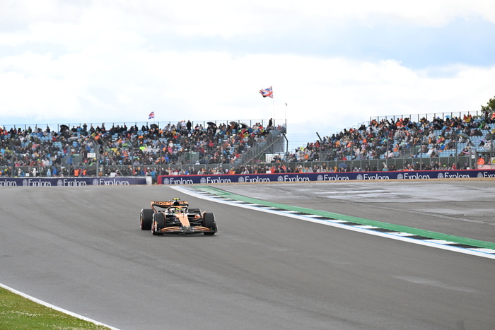 F1: Russell on pole, Sainz 7th at Silverstone