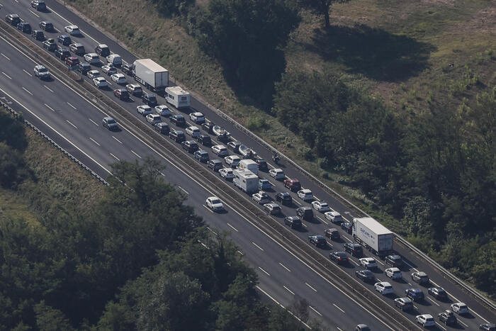 V. intense traffic on Italian motorways for 'great re-entry'