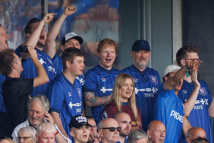 Popstar Ed Sheeran ha aiutato Ipswich ad acquistare un giocatore