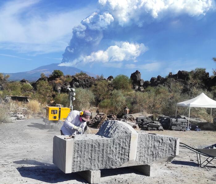 Oro nero dell'Etna, 4 scultori internazionali e la pietra lavica