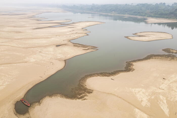 Un río seco en el Amazonas revela naufragio del año 1900 - Latinoamerica -  Ansa.it