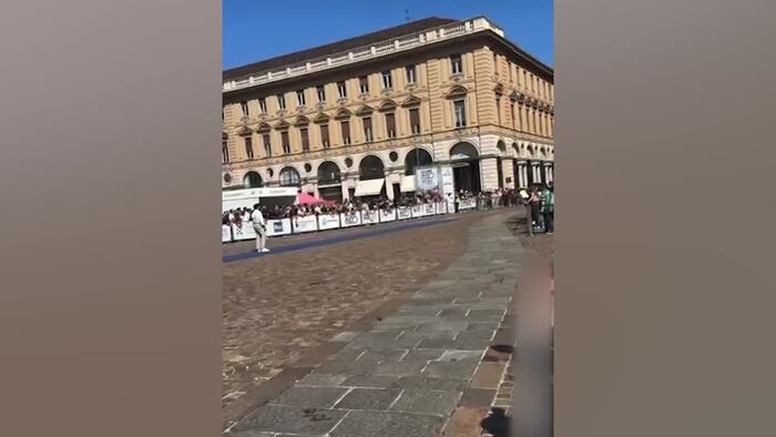 Auto sulla folla al Salone di Torino, il momento dell’incidente – Italia – Ansa.it