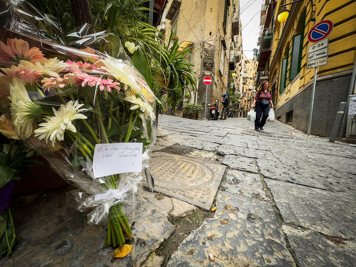 Morta la turista colpita da una statua in testa a Napoli, forse tirata per errore – Notizie – Ansa.it