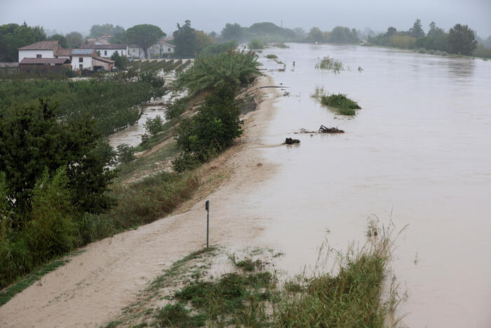 Nubifragi e fiumi in piena, emergenza in Emilia-Romagna – TUTTI I VIDEO – Cronaca – Ansa.it