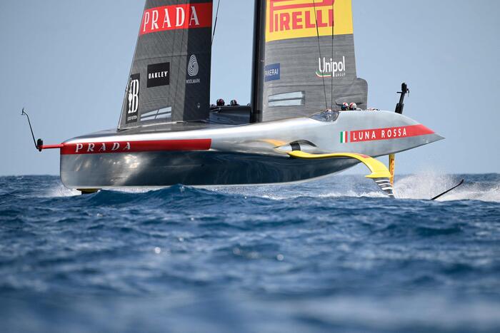 Luna Rossa contro Ineos Britannia DIRETTA e FOTO partenza super di Prada Pirelli – Notizie – Ansa.it