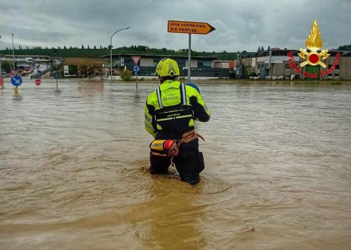 Alluvione in Emilia Romagna, fiumi esondati e migliaia di sfollati. Due dispersi a Bagnacavallo – Notizie – Ansa.it